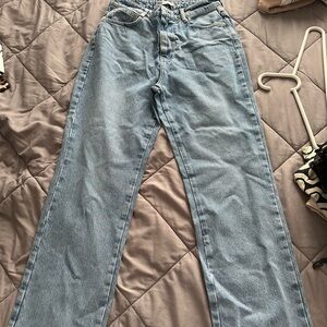 Zara High-waist Straight Fit Light Denim
Jeans NEW